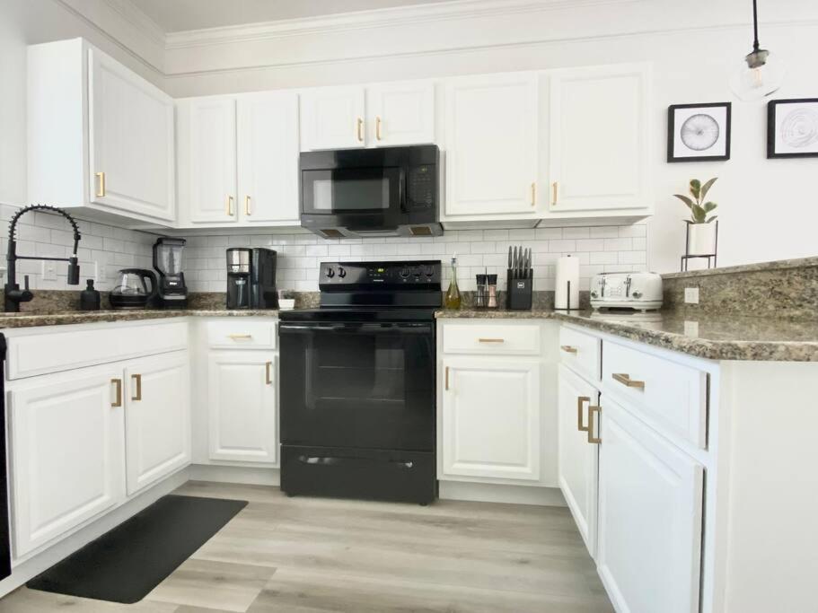 Sanctuary Gainesville Bright 2 Bedroom King Condo Eksteriør billede