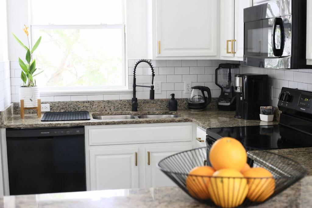 Sanctuary Gainesville Bright 2 Bedroom King Condo Eksteriør billede