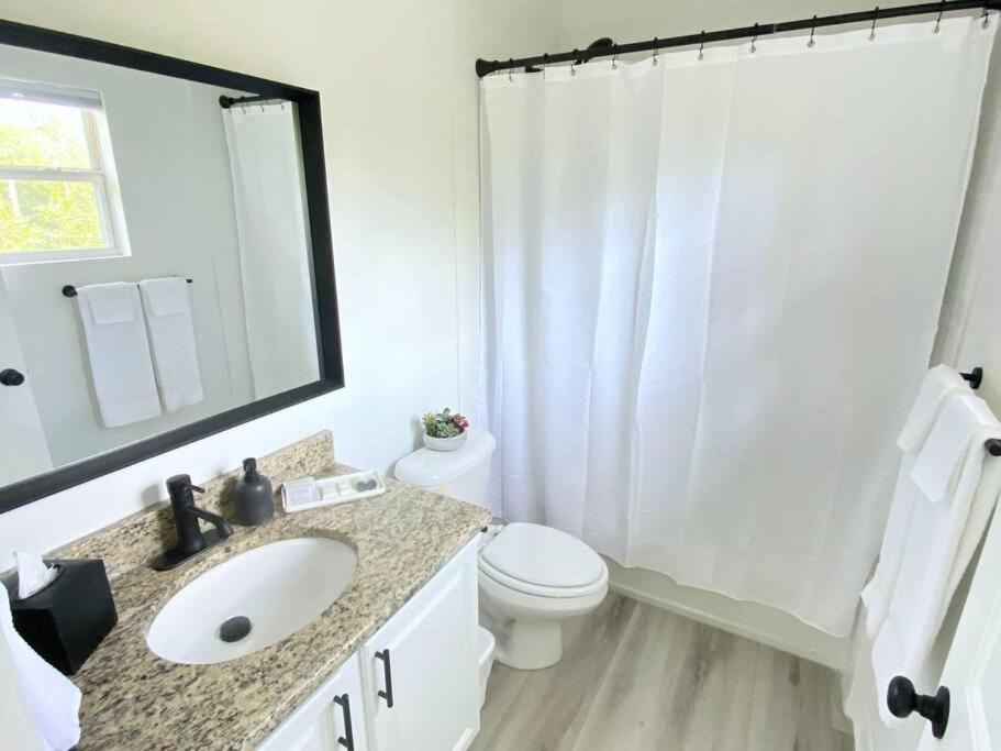 Sanctuary Gainesville Bright 2 Bedroom King Condo Eksteriør billede